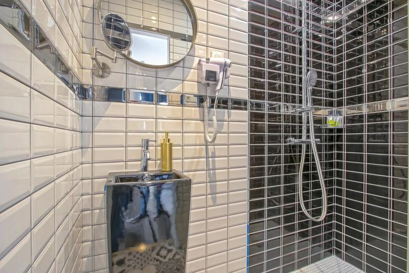 Appartement - 98 m² - 8 pièces