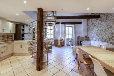 Appartement - 100 m² - 2 pièces