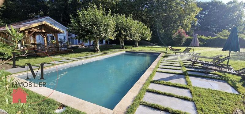 Villa - 295 m² - 10 pièces