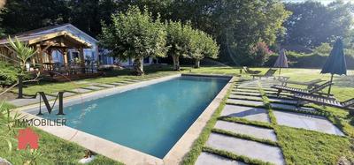 Villa - 295 m² - 10 pièces