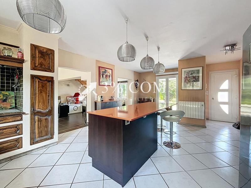 Maison - 182 m² - 8 pièces