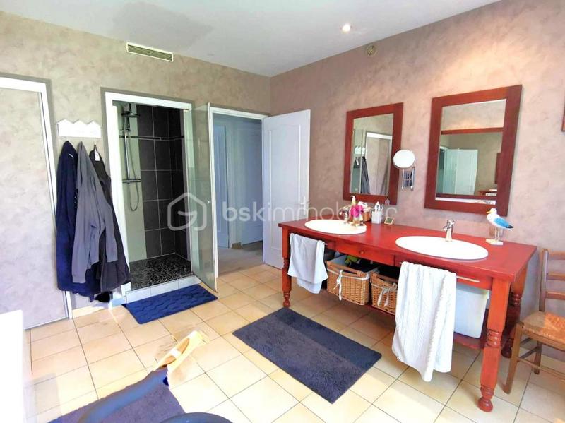 Maison - 248 m² - 11 pièces