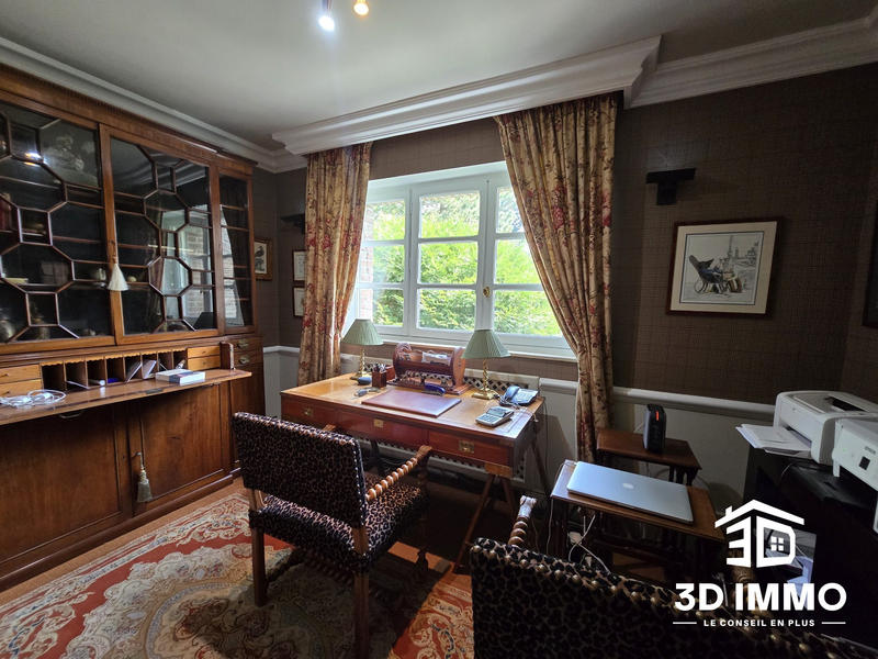 Maison - 275 m² - 12 pièces