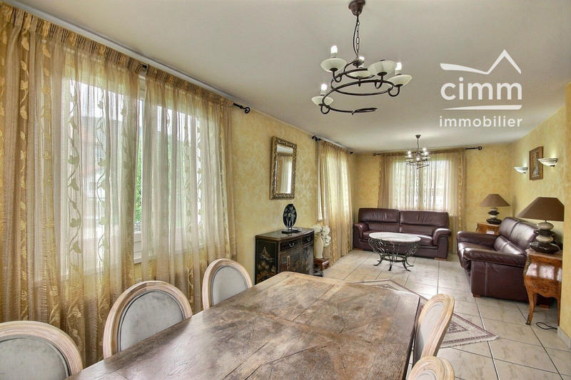 Maison - 169 m² - 9 pièces