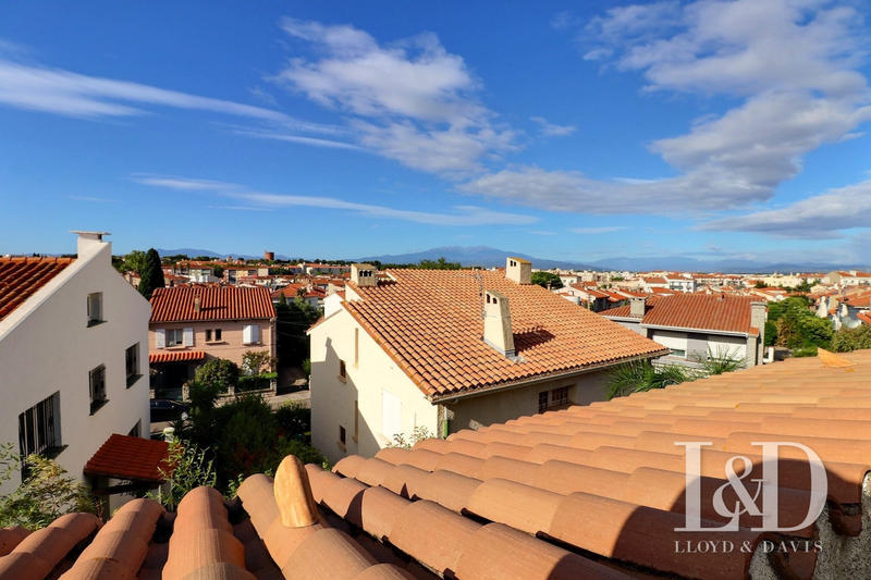 Maison - 243 m² - 10 pièces