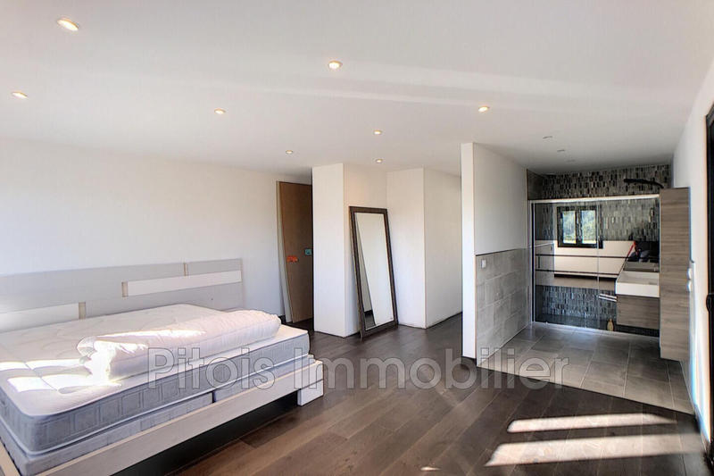 Maison - 198 m² - 3 pièces