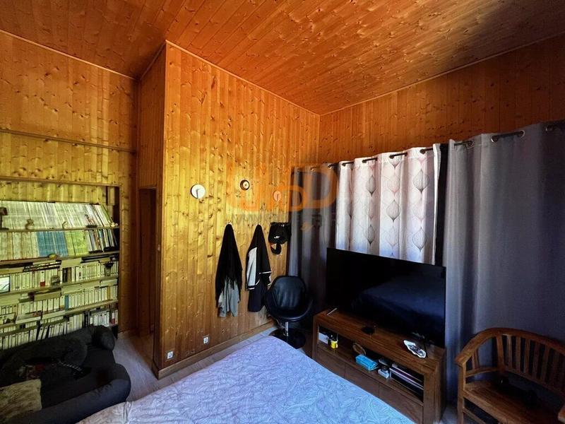 Propriété - 245 m² - 9 pièces