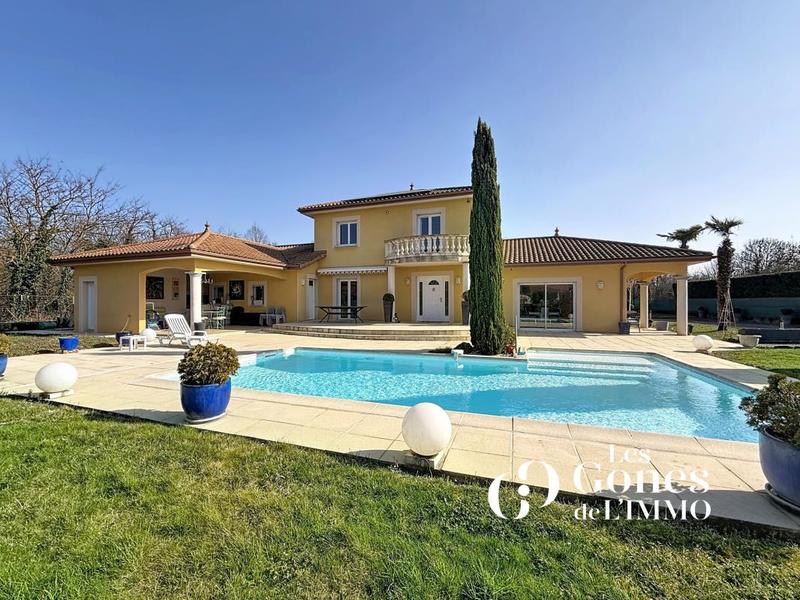 Propriété - 220 m² - 7 pièces