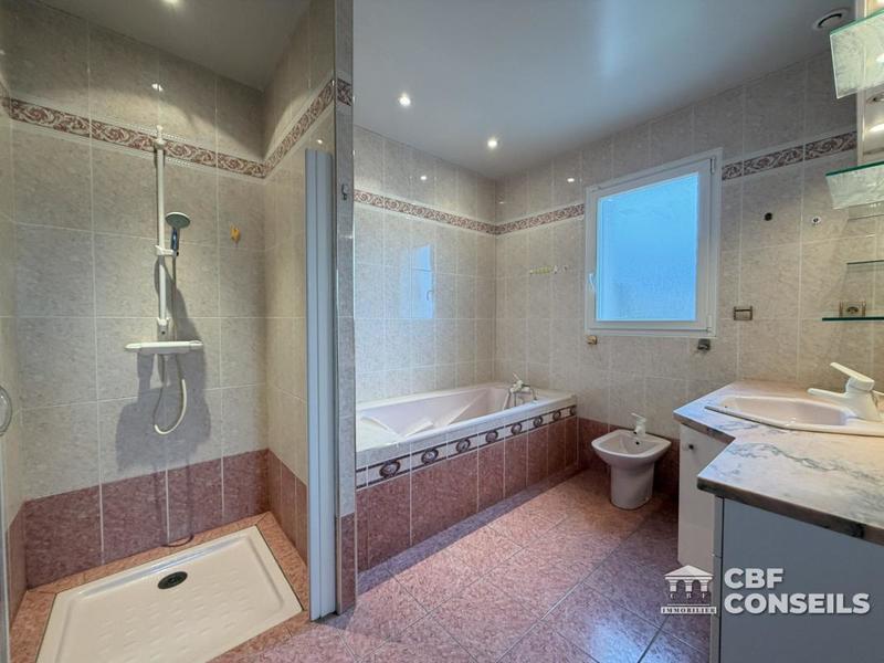 Maison - 180 m² - 6 pièces