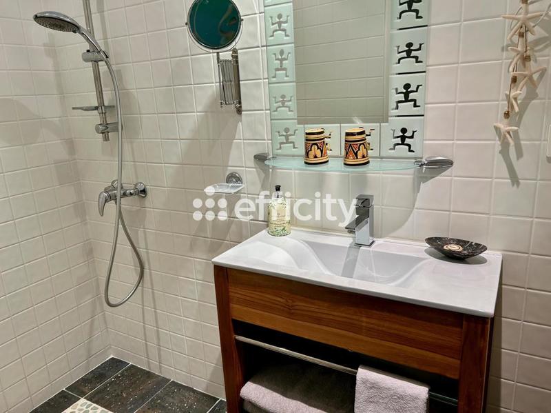 Maison - 372 m² - 11 pièces