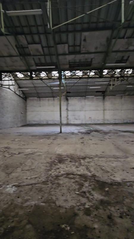 Local d'activité / Entrepôt - 1 170 m² - 2 pièces