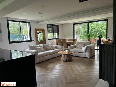 Maison - 136 m² - 4 pièces