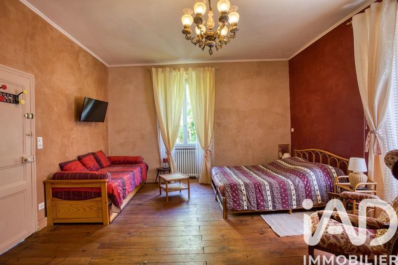 Maison - 230 m² - 7 pièces