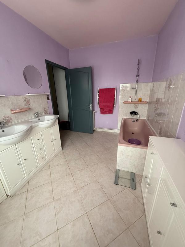 Maison - 266 m² - 7 pièces