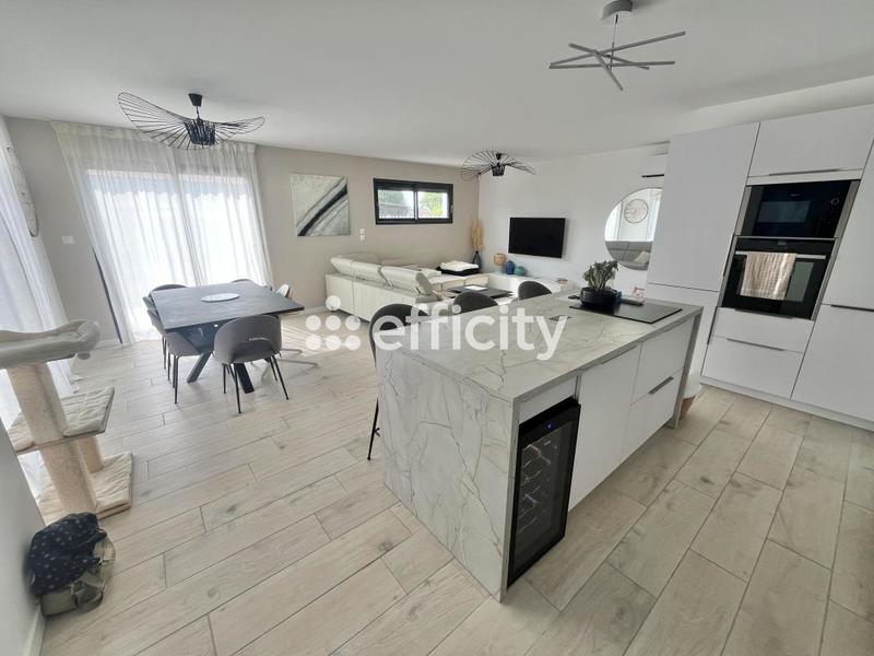 Maison - 90 m² - 5 pièces