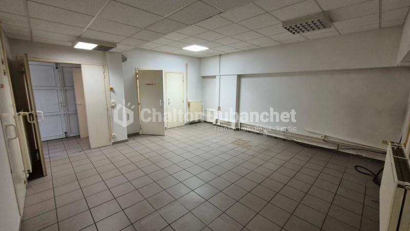 Local d'activité / Entrepôt - 250 m² - 5 pièces