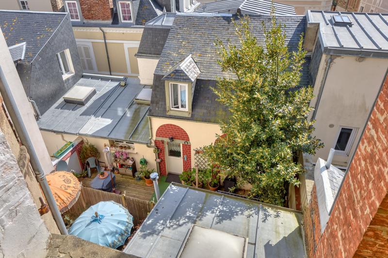 Maison - 280 m² - 10 pièces