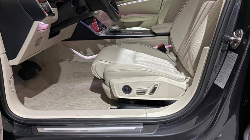 Audi A6 50 TFSIe 299 ch s tronic 7 Quattro Avus