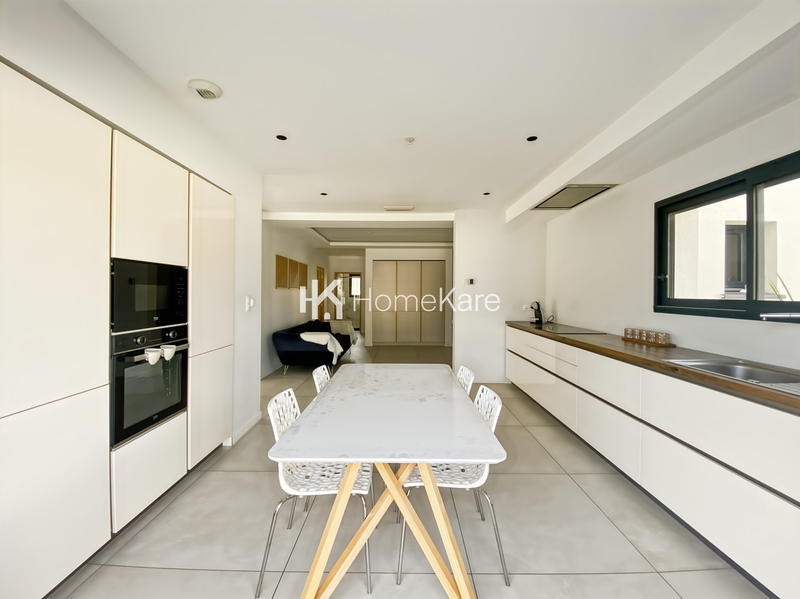 Maison - 174 m² - 5 pièces