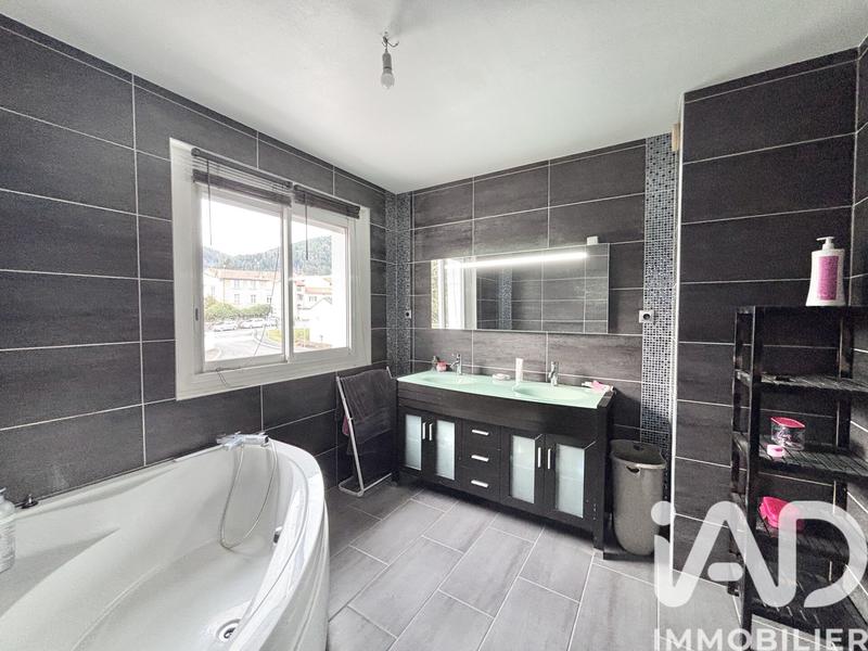 Maison - 171 m² - 6 pièces