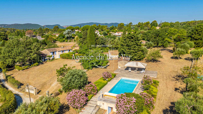 Villa - 213 m² - 7 pièces