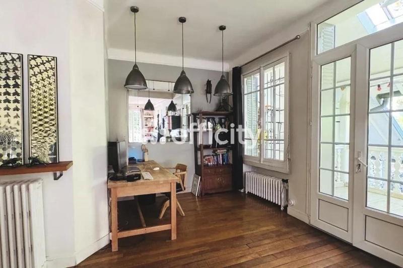 Demeure - 250 m² - 8 pièces