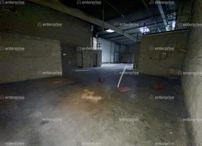 Entrepôt - 450 m²