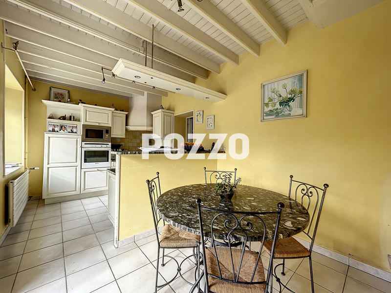 Maison - 248 m² - 9 pièces