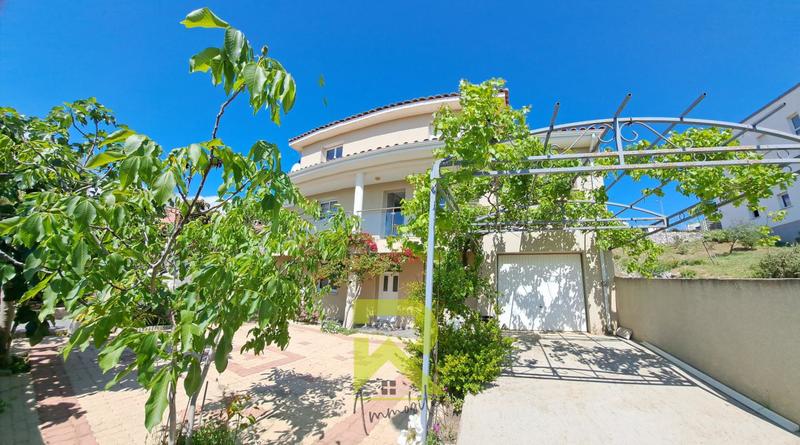 Villa - 180 m² - 7 pièces
