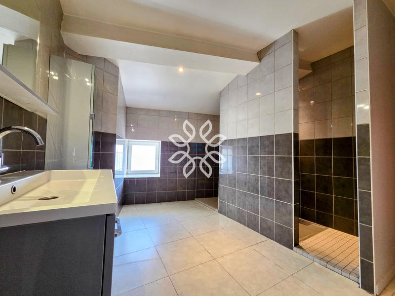 Maison - 135 m² - 2 pièces