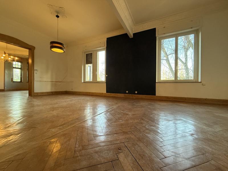 Maison - 288 m² - 10 pièces