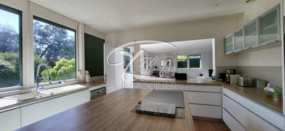 Maison contemporaine - 307 m² - 7 pièces