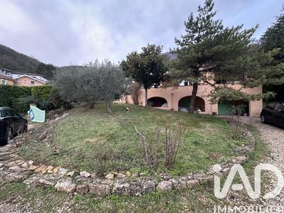 Maison - 141 m² - 6 pièces