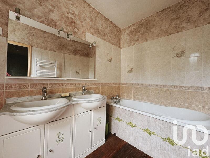 Maison - 207 m² - 7 pièces