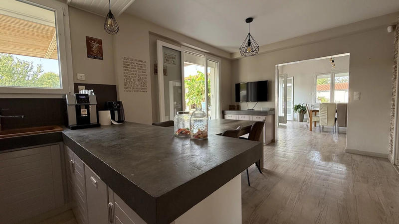 Maison - 307 m² - 10 pièces