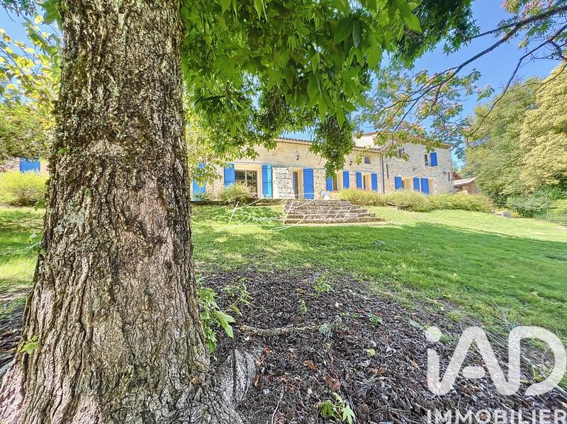 Maison - 239 m² - 8 pièces