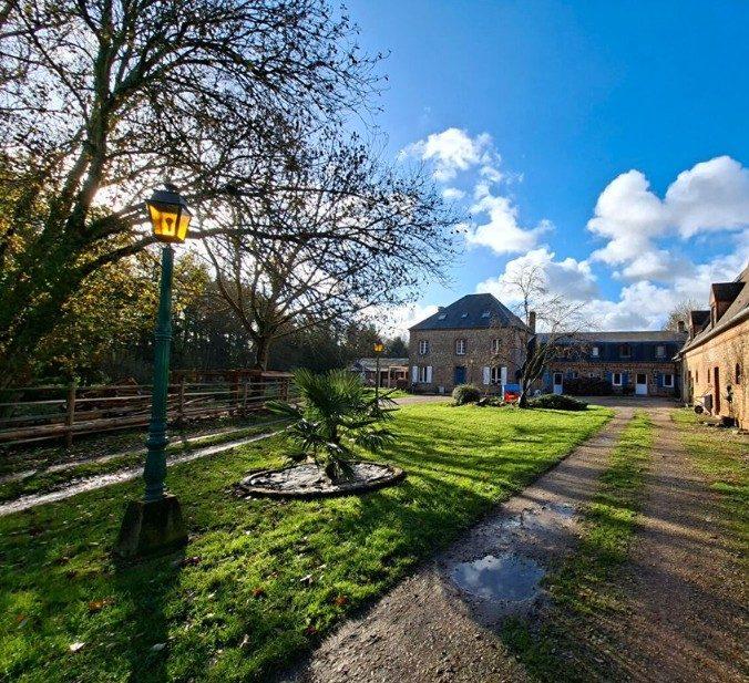 Maison ancienne - 303 m² - 13 pièces