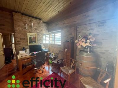 Maison - 263 m² - 8 pièces