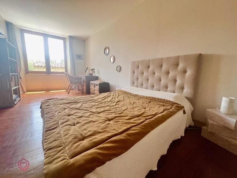 Propriété - 187 m² - 7 pièces