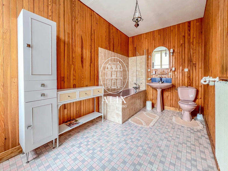 Maison - 252 m² - 10 pièces