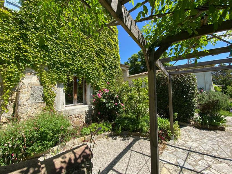 Maison - 330 m² - 11 pièces