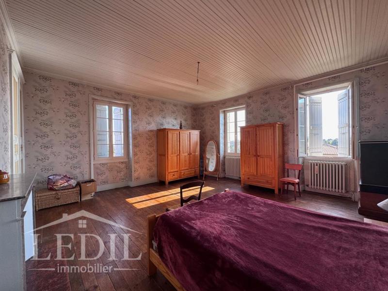 Maison de maîtres - 330 m² - 6 pièces