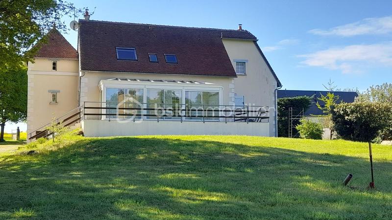 Maison traditionnelle - 225 m² - 8 pièces