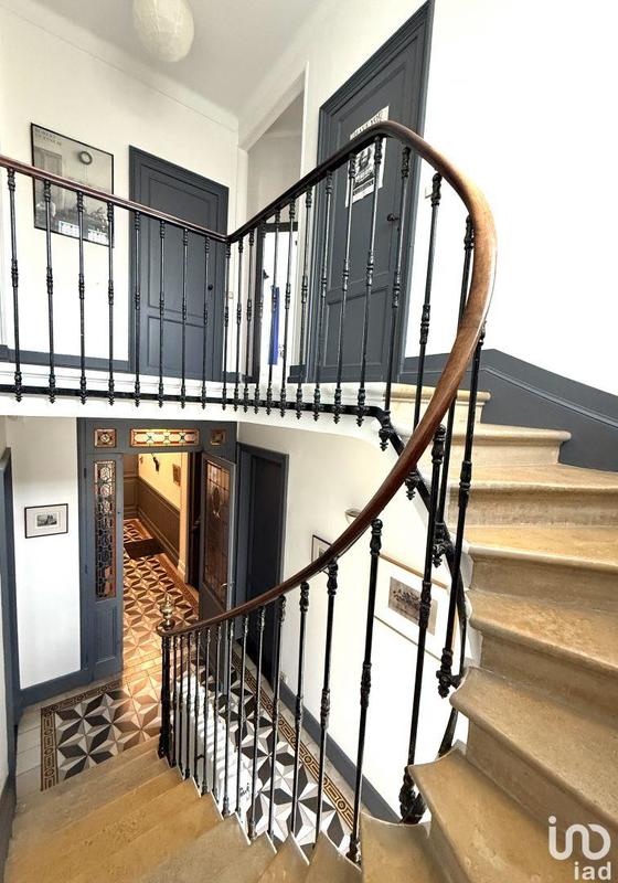Maison - 285 m² - 10 pièces
