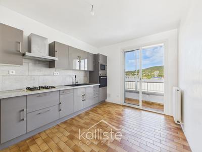 Appartement - 100 m² - 4 pièces