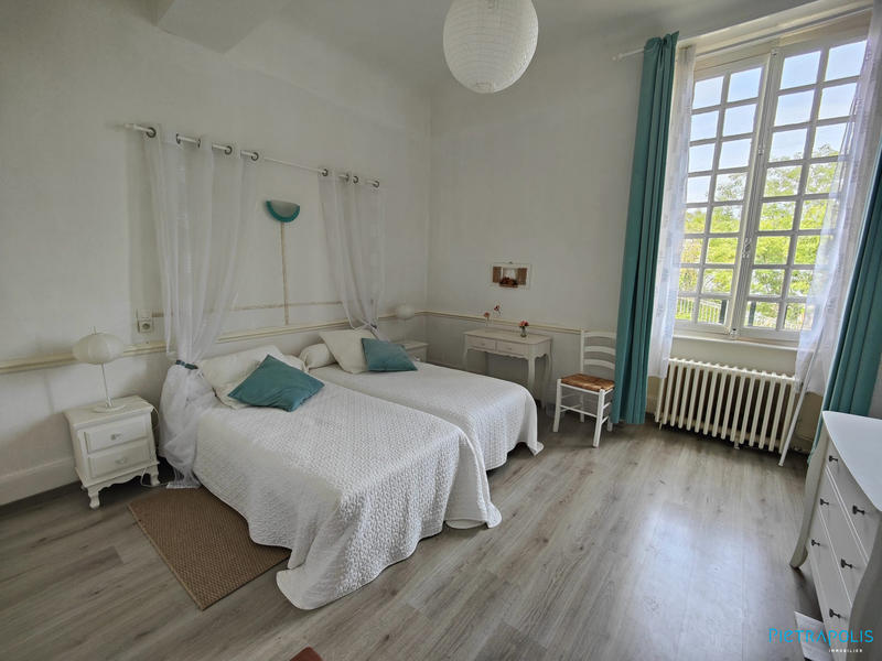 Maison - 300 m² - 8 pièces