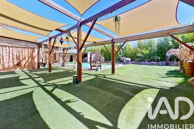 Maison - 240 m² - 8 pièces