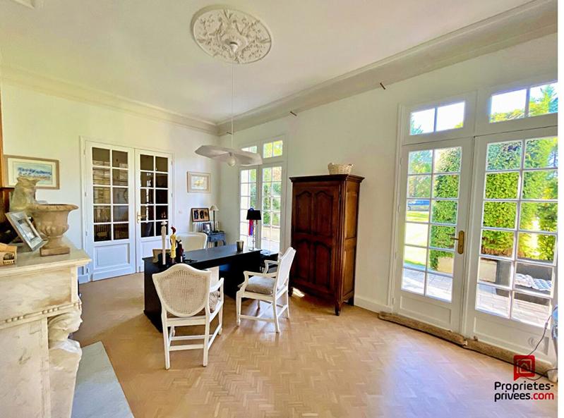 Propriété - 350 m² - 8 pièces