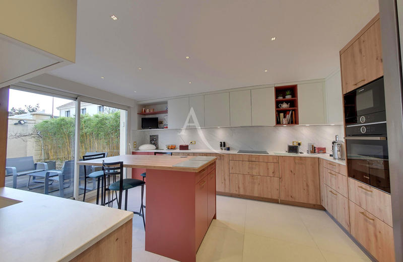 Maison - 190 m² - 8 pièces