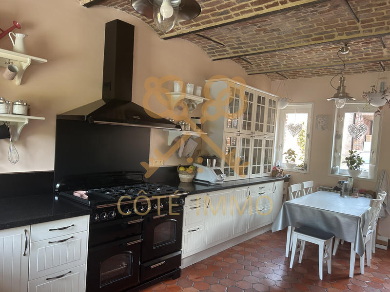 Maison - 236 m² - 8 pièces